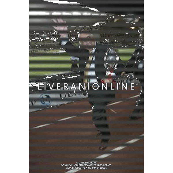 MONTECARLO MONACO 29-08-2003 MILAN - PORTO SUPERCOPPA EUROPEA PREMIAZIONE NELLA FOTO: ADRIANO GALLIANI ESULTANTE CON LA COPPA* AGENZIA ALDO LIVERANI