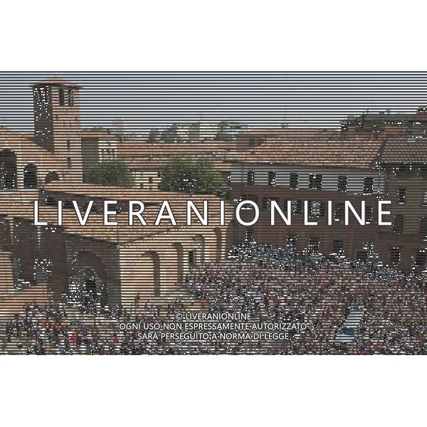 Milano 6 settembre 2006 Funerali di Facchetti Giacinto nella foto: l\'uscita del feretro dalla basilica di Sant\'Ambrogio foto Andry / Ag. Aldo Liverani