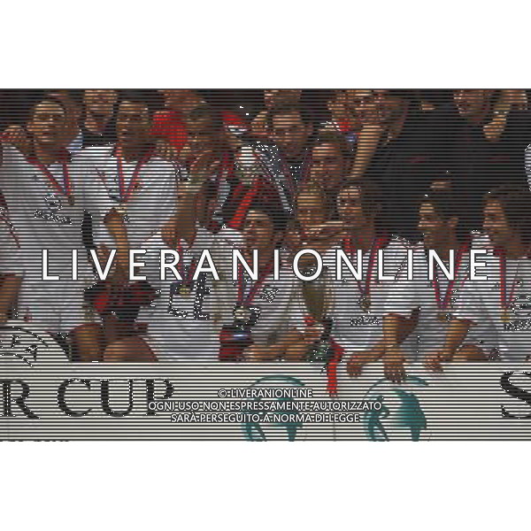 MONTECARLO MONACO 29-08-2003 MILAN - PORTO SUPERCOPPA EUROPEA PREMIAZIONE NELLA FOTO: LA SQUADRA DEL MILAN VINCITRICE CON LA COPPA* AGENZIA ALDO LIVERANI