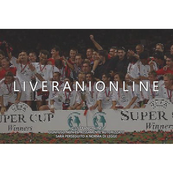 MONTECARLO MONACO 29-08-2003 MILAN - PORTO SUPERCOPPA EUROPEA PREMIAZIONE NELLA FOTO: LA SQUADRA DEL MILAN VINCITRICE CON LA COPPA* AGENZIA ALDO LIVERANI