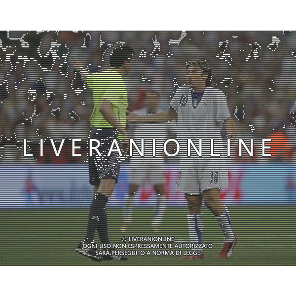 PARIGI 6 SETTEMBRE 2006 FRANCIA-ITALIA QUALIFICAZIONI EURO 2008 NELLA FOTO: cassano e arbitro fandel FOTO LUZZANI / AG. ALDO LIVERANI