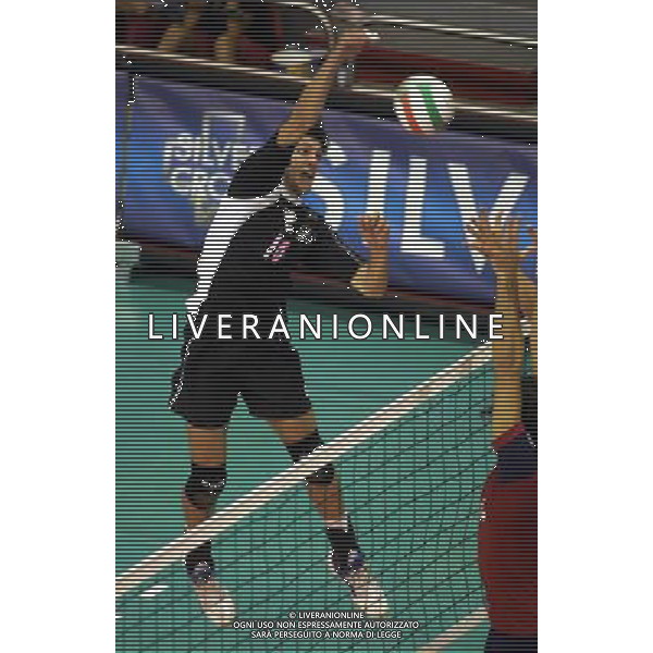 MILANO PALALIDO 24/9/2006 CAMPIONATO ITALIANO DI VOLLEY MASCHILE SERIE A2 SPARKLING VOLLEY MILANO-TISCALI CAGLIARI NELLA FOTO LA SCHIACCIATA DI IBAN PEREZ FOTO ROMANO/AG ALDO LIVERANI