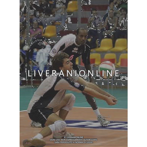 MILANO PALALIDO 24/9/2006 CAMPIONATO ITALIANO DI VOLLEY MASCHILE SERIE A2 SPARKLING VOLLEY MILANO-TISCALI CAGLIARI NELLA FOTO LA RICEZIONE DI MATTEO TABANELLI FOTO ROMANO/AG ALDO LIVERANI