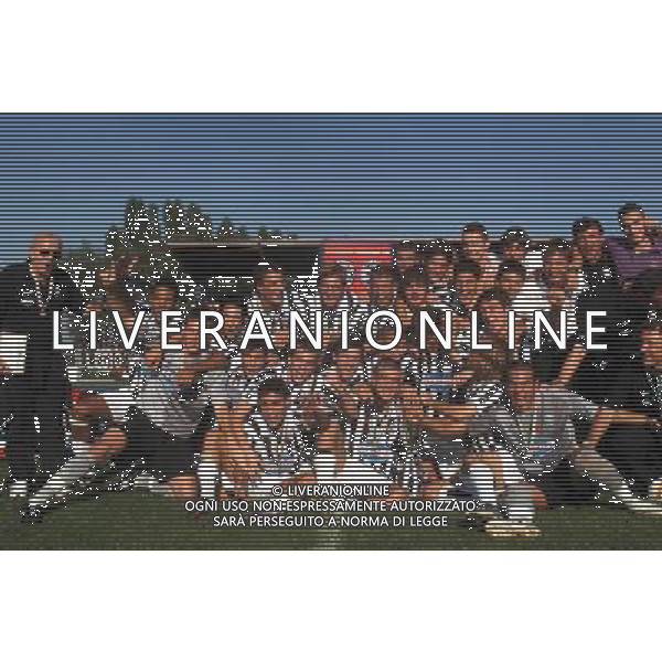 VINOVO (TO) 27/09/2006 FINALE SUPERCOPPA ITALIANA PRIMAVERA JUVENTUS-INTER NELLA FOTO FESTEGGIAMENTI DEI GIOCATORI DELLA JUVENTUS VINCITRICE DELLA COPPA PH GIGI ARCAINI/AG.ALDO LIVERANI
