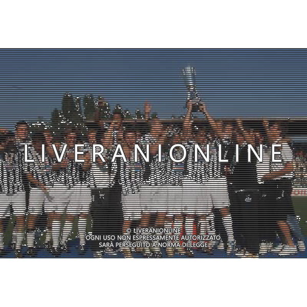 VINOVO (TO) 27/09/2006 FINALE SUPERCOPPA ITALIANA PRIMAVERA JUVENTUS-INTER NELLA FOTO FESTEGGIAMENTI DEI GIOCATORI DELLA JUVENTUS VINCITRICE DELLA COPPA PH GIGI ARCAINI/AG.ALDO LIVERANI