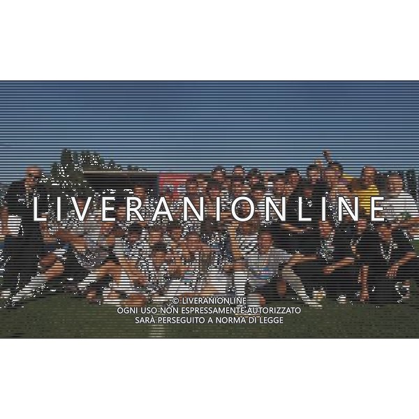 VINOVO (TO) 27/09/2006 FINALE SUPERCOPPA ITALIANA PRIMAVERA JUVENTUS-INTER NELLA FOTO FESTEGGIAMENTI DEI GIOCATORI DELLA JUVENTUS VINCITRICE DELLA COPPA PH GIGI ARCAINI/AG.ALDO LIVERANI