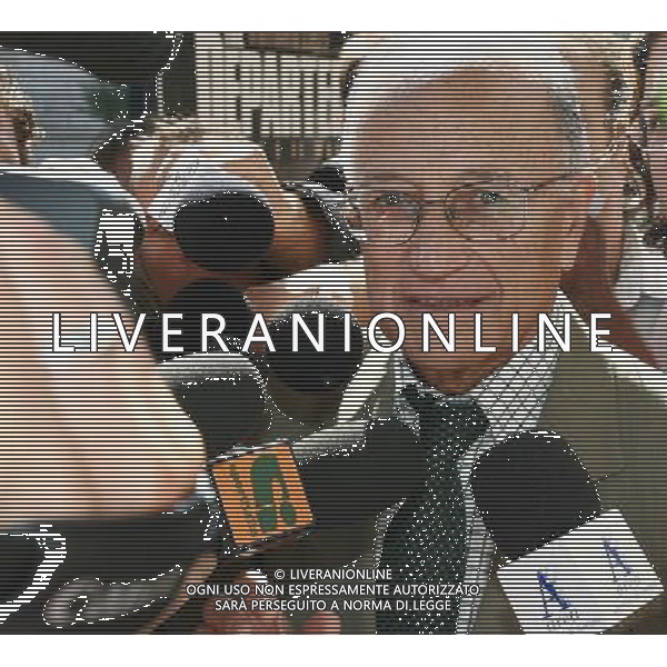 Roma - 03 / 10 / 2006 - Sede della FIGC - nella foto: Francesco Saverio Borrelli assediato dai giornalisti dopo il colloquio con il presidente dell\'Inter Massimo Moratti ph Corradetti/ag. Aldo Liverani