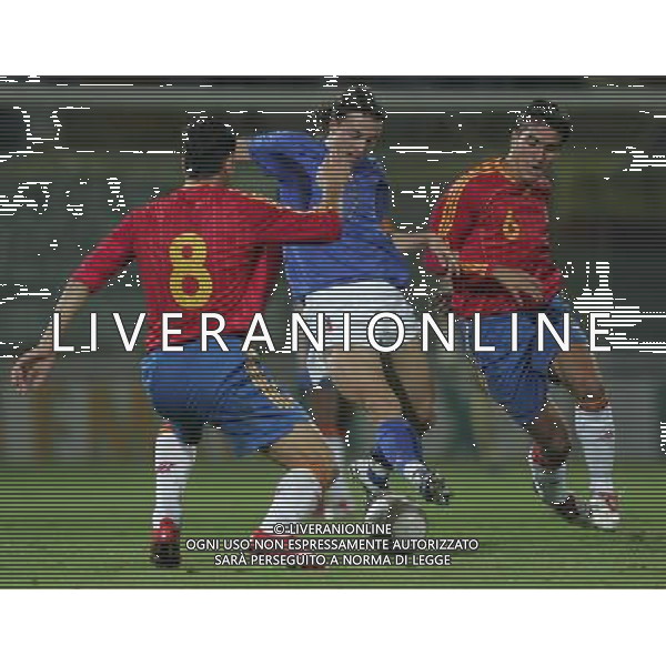 Modena 06/10/2006 Italia - Spagna Qualificazioni Europei - Under 21 nella foto riccardo montolivo con zapater e garcia ph andry/ag. aldo liverani 