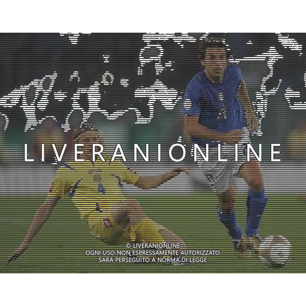 Italia - Ucraina Qualificazioni europei 2008 - Roma 07/10/2006 nella foto andrea pirlo con tymoshchuk ph andry/ag. aldo liverani
