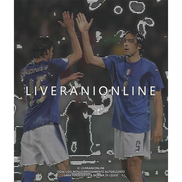 Italia - Ucraina Qualificazioni europei 2008 - Roma 07/10/2006 nella foto esultanza di luca toni con vincenzo iaquinta ph andry/ag. aldo liverani