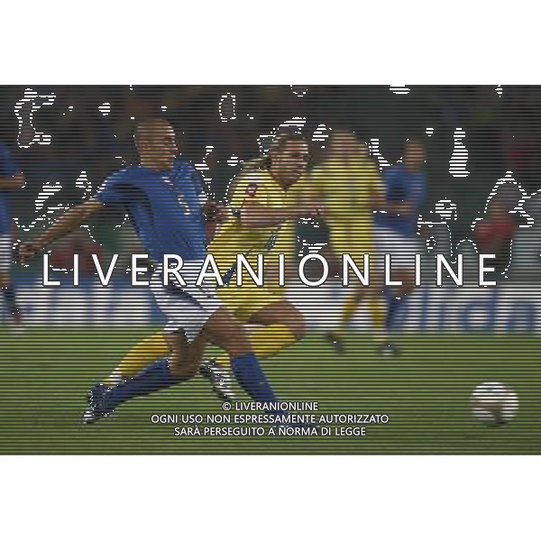 Roma - 07 / 10 / 2006 - Stadio \'Olimpico\' - Qualificazioni EURO 2008 - Italia Vs Ucraina (2-0) - NELLA FOTO Fabio Cannavaro e Voronin FOTO CORRADETTI-AGENZIA ALDO LIVERANI