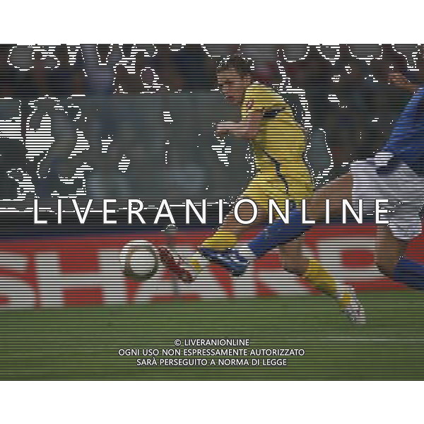 Roma - 07 / 10 / 2006 - Stadio \'Olimpico\' - Qualificazioni EURO 2008 - Italia Vs Ucraina (2-0) - NELLA FOTO Gusiev pericoloso su conclusione ravvicinata ma Buffon para FOTO CORRADETTI-AGENZIA ALDO LIVERANI