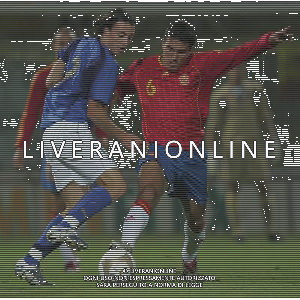 Modena 6 ottobre 2006 Italia - Spagna Under 21 play off gara di andata Campionato Europeo nella foto: Montolivo e Zapater foto Andry / Ag. Aldo Liverani