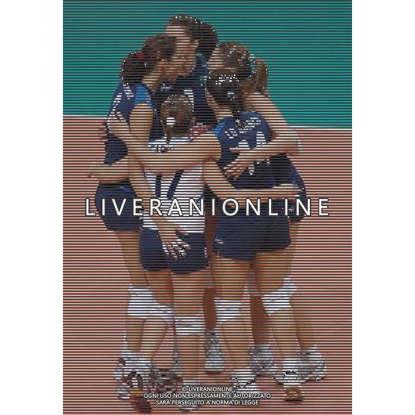 ALASSIO (SV) 18/10/2006 TORNEO PREMONDIALE DI VOLLEY FEMMINILE NAZIONALE ITALIANA VOLLEY NELLA FOTO ESULTANZA ITALIA PH GIGI ARCAINI/AG. ALDO LIVERANI
