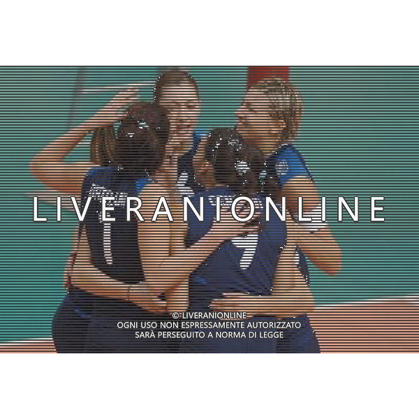 ALASSIO (SV) 18/10/2006 TORNEO PREMONDIALE DI VOLLEY FEMMINILE NAZIONALE ITALIANA VOLLEY NELLA FOTO ESULTANZA ITALIA PH GIGI ARCAINI/AG. ALDO LIVERANI