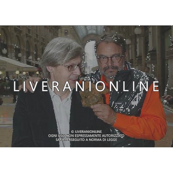 MILANO 20 OTTOBRE 2006 CONFERENZA STAMPA PRESENTAZIONE MOSTRA \'STORIA NATURALE DELL\'INNOMINABILE\' CON VITTORIO SGARBI E OLIVIERO TOSCANI NELLA FOTO: VITTORIO SGARBI E OLIVIERO TOSCANI PH FRANKY/AG ALDO LIVERANI