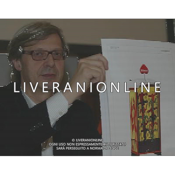 MILANO 20 OTTOBRE 2006 CONFERENZA STAMPA PRESENTAZIONE MOSTRA \'STORIA NATURALE DELL\'INNOMINABILE\' CON VITTORIO SGARBI E OLIVIERO TOSCANI NELLA FOTO:VITTORIO SGARBI PH FRANKY/AG ALDO LIVERANI