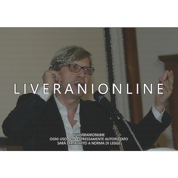 MILANO 20 OTTOBRE 2006 CONFERENZA STAMPA PRESENTAZIONE MOSTRA \'STORIA NATURALE DELL\'INNOMINABILE\' CON VITTORIO SGARBI E OLIVIERO TOSCANI NELLA FOTO:VITTORIO SGARBI PH FRANKY/AG ALDO LIVERANI