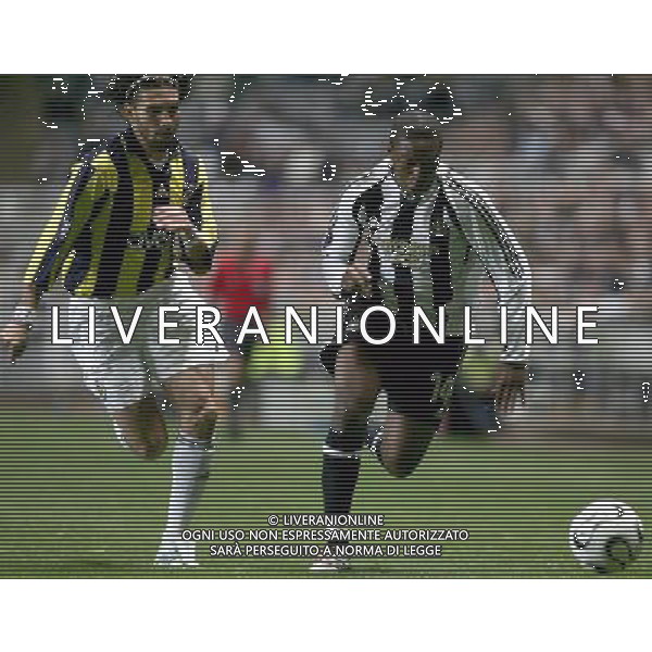Newcastle v Fenerbahce, St James Park, UEFA Cup, Group H, , Newcastle, Date 19-10-06, NELLA FOTO Charles N\'Zogbia- Onder Turaci (IPS PHOTO AGENCY) -AGENZIA ALDO LIVERANI
