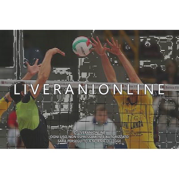 Marmi Lanza Verona - M. Roma Volley 14/10/2006 Campionato di pallavolo A1 nella foto Rob Bontje al muro Ph romano p/ag. aldo liverani