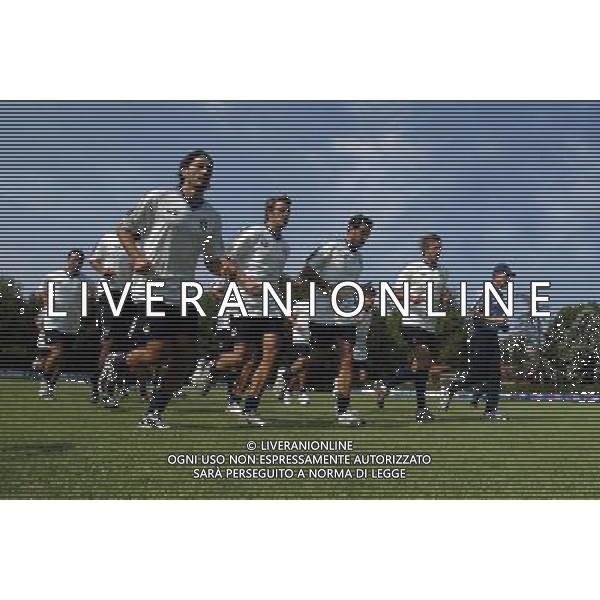 Coverciano (Fi) 02/09/03 Allenamento della Nazionale italiana di Calcio Nella foto: Il gruppo in corsa* Ph Gianni Nucci/Aldo Liverani