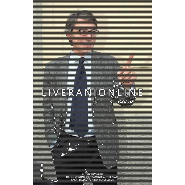 MILANO 7/11/2006 VIA ARESE, 5 INAUGURAZIONE DEL MONDO BABONZO MUSEO DELLE CREATURE IMMAGINARIE NELLA FOTO DAVID SASSOLI GIORNALISTA RAI FOTO ROMANO/AG ALDO LIVERANI 