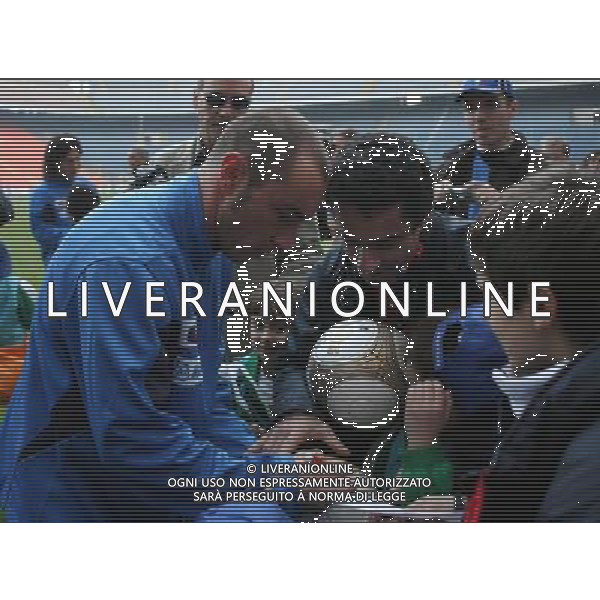 Milano 13/11/2006 stadio G. Meazza raduno nazionale italiana gioco calcio nella foto brocchi cristian firma autografi ph andry/ag aldo liverani s.a.s.