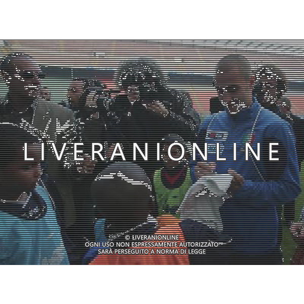 Milano 13/11/2006 stadio G. Meazza raduno nazionale italiana gioco calcio nella foto cannavaro firma autografi ph andry/ag aldo liverani s.a.s.