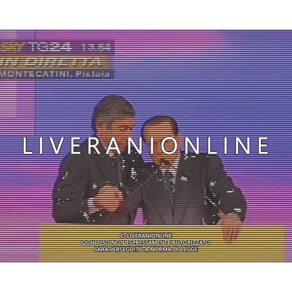 Il malore di Silvio Berlusconi durante il discorso a Montecatini 26/11/2006 obbligatorio citare la fonte televisiva ph agenzia aldo liverani