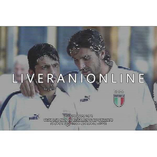 Coverciano (Fi) 02/09/2003 Partita di allenamento della Nazionale di calcio Nella foto: Buffon Gianluigi con Gattuso Gennaro Ph Gianni Nucci/Aldo Liverani