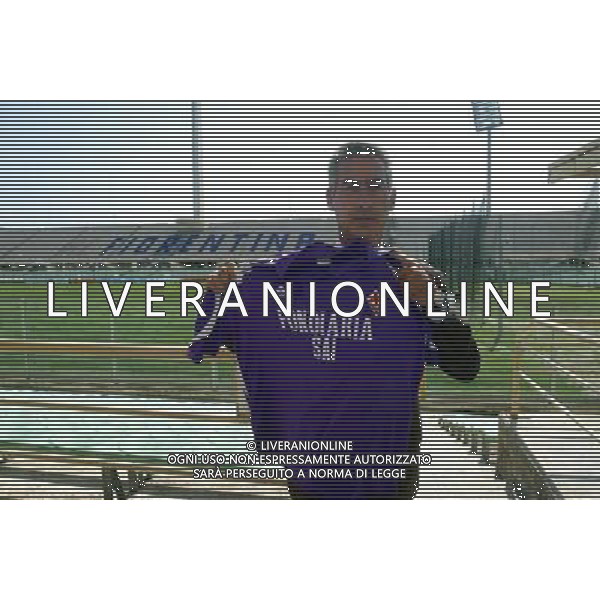 Stadio Artemio Franchi Firenze 21/08/2003 nella foto il Presidente della Fiorentina Calcio Salica Gino con la maglia* foto gianni nucci/Agenzia Aldo liverani