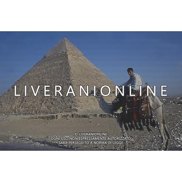 EGITTO ARCHIVIO ALDO LIVERANI NELLA FOTO EGITTO-GIZA PIRAMIDI AGENZIA ALDOL IVERANI