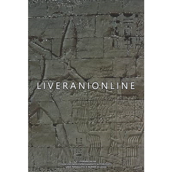 EGITTO ARCHIVIO ALDO LIVERANI NELLA FOTO EGITTO-PORTALE TEMPIO A MEDINET HABU AGENZIA ALDOL IVERANI