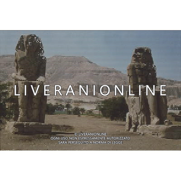 EGITTO ARCHIVIO ALDO LIVERANI NELLA FOTO EGITTO- THEBES COLOSSI DI MENNON AGENZIA ALDOL IVERANI