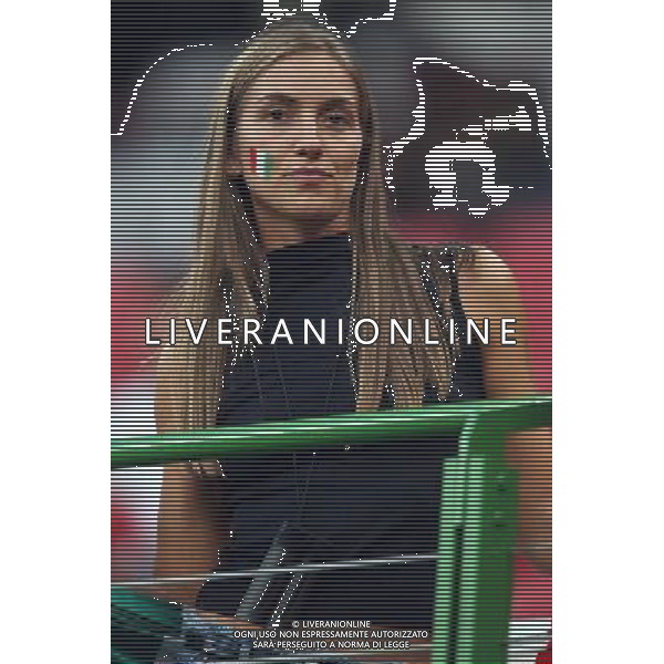 MILANO STADIO MEAZZA DI SAN SIRO 06/09/2003 ITALIA-GALLES QUALIFICAZIONI EURO 2004 NELLA FOTO UNA TIFOSA DELL\'ITALIA* FOTO ALDO LIVERANI