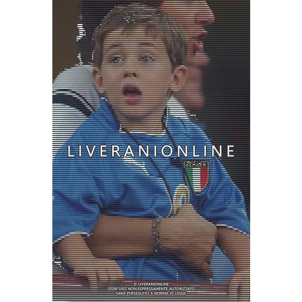 MILANO STADIO MEAZZA DI SAN SIRO 06/09/2003 ITALIA-GALLES QUALIFICAZIONI EURO 2004 NELLA FOTO UN PICCOLO TIFOSO DELL\'ITALIA* FOTO ALDO LIVERANI