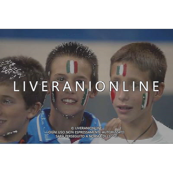 MILANO STADIO MEAZZA DI SAN SIRO 06/09/2003 ITALIA-GALLES QUALIFICAZIONI EURO 2004 NELLA FOTO PICCOLI TIFOSI DELL\'ITALIA* FOTO ALDO LIVERANI ATT. NICOLIN