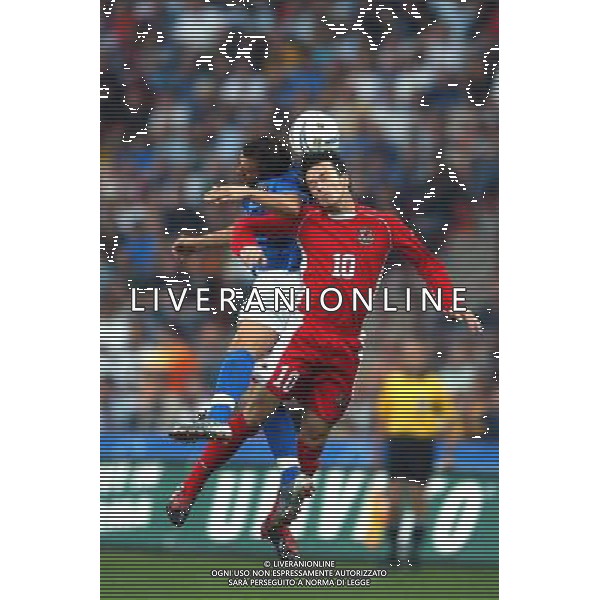 MILANO STADIO MEAZZA DI SAN SIRO 06/09/2003 ITALIA-GALLES QUALIFICAZIONI EURO 2004 NELLA FOTO ALESSANDRO DEL PIERO E DAVIES* FOTO ALDO LIVERANI