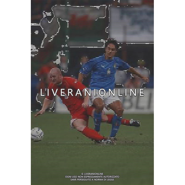 MILANO STADIO MEAZZA DI SAN SIRO 06/09/2003 ITALIA-GALLES QUALIFICAZIONI EURO 2004 NELLA FOTO ALESSANDRO NESTA E HARTSON* FOTO ALDO LIVERANI