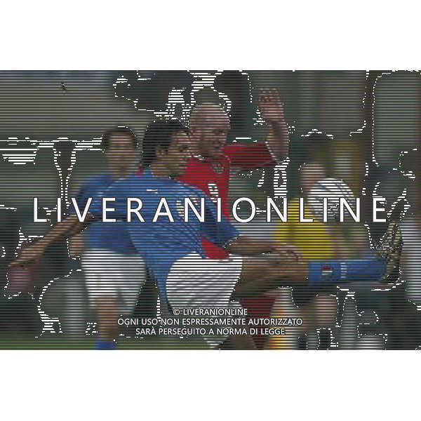 MILANO STADIO MEAZZA DI SAN SIRO 06/09/2003 ITALIA-GALLES QUALIFICAZIONI EURO 2004 NELLA FOTO ALESSANDRO NESTA E HARTSON* FOTO ALDO LIVERANI