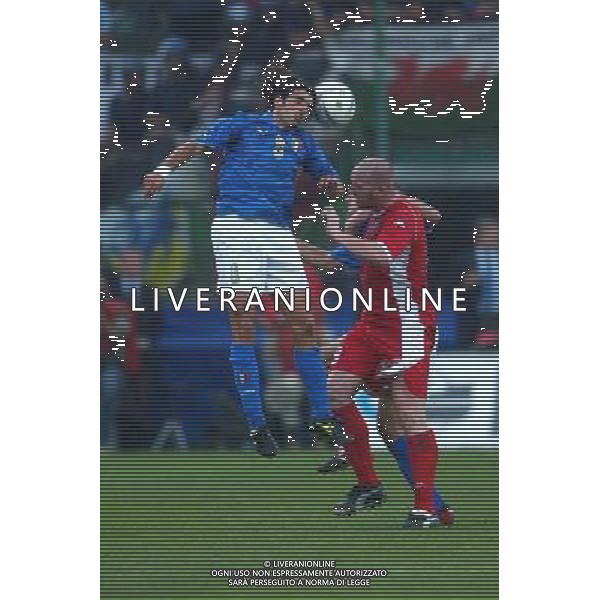 MILANO STADIO MEAZZA DI SAN SIRO 06/09/2003 ITALIA-GALLES QUALIFICAZIONI EURO 2004 NELLA FOTO SIMONE PERROTTA E HARTSON* FOTO ALDO LIVERANI