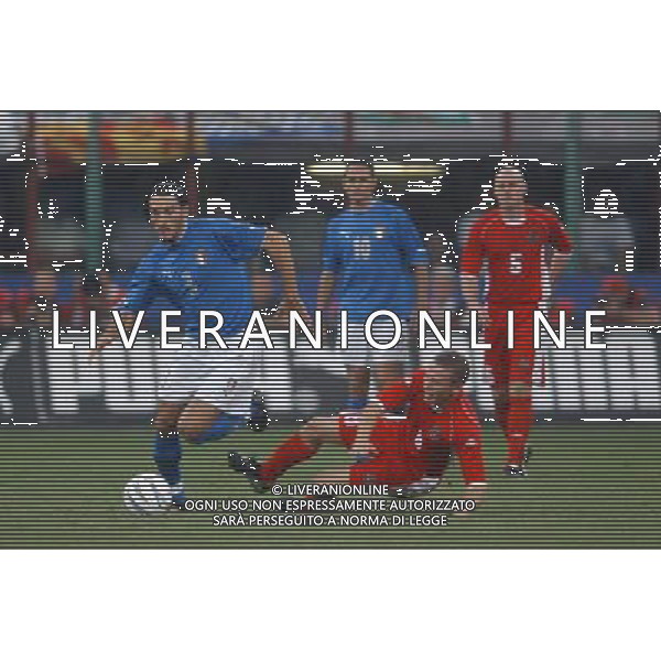 MILANO STADIO MEAZZA DI SAN SIRO 06/09/2003 ITALIA-GALLES QUALIFICAZIONI EURO 2004 NELLA FOTO GIANLUCA ZAMBROTTA E BELLAMY* FOTO ALDO LIVERANI