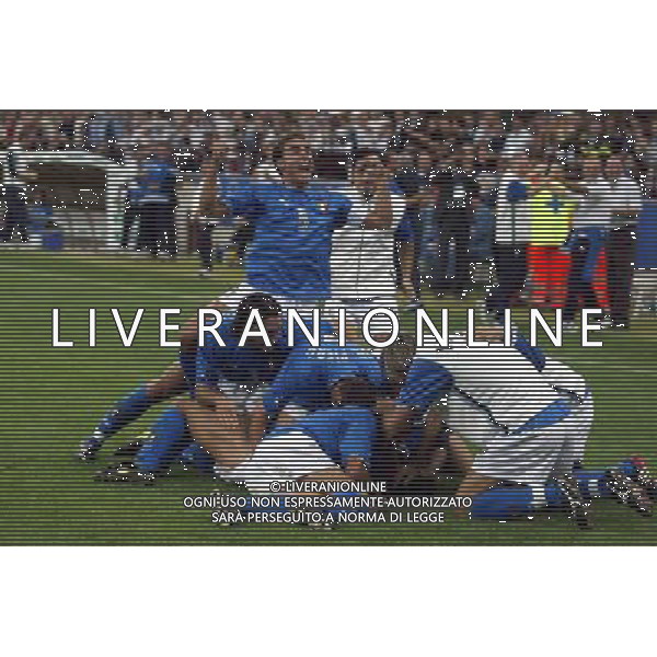 MILANO STADIO MEAZZA DI SAN SIRO 06/09/2003 ITALIA-GALLES QUALIFICAZIONI EURO 2004 NELLA FOTO ESULTANZA ITALIA* FOTO ALDO LIVERANI
