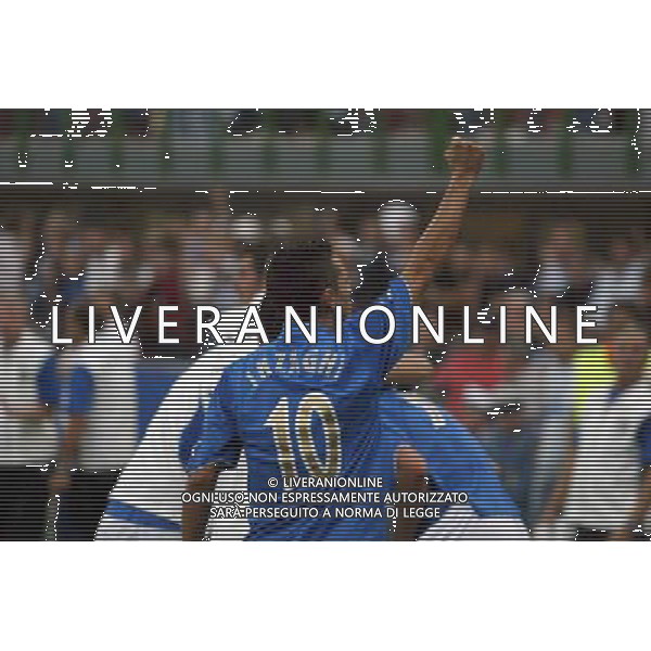 MILANO STADIO MEAZZA DI SAN SIRO 06/09/2003 ITALIA-GALLES QUALIFICAZIONI EURO 2004 NELLA FOTO FILIPPO INZAGHI ESULTANTE* FOTO ALDO LIVERANI
