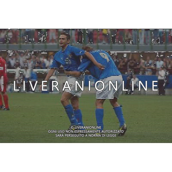 MILANO STADIO MEAZZA DI SAN SIRO 06/09/2003 ITALIA-GALLES QUALIFICAZIONI EURO 2004 NELLA FOTO FILIPPO INZAGHI E VIERI CHRISTIAN ESULTANTI* FOTO ALDO LIVERANI