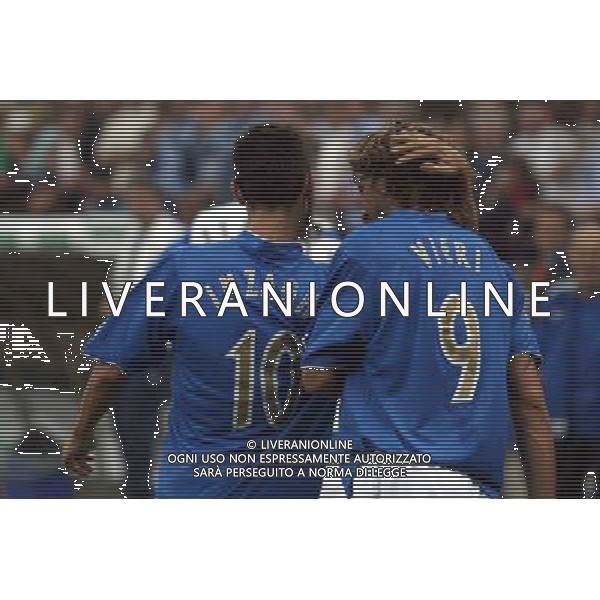 MILANO STADIO MEAZZA DI SAN SIRO 06/09/2003 ITALIA-GALLES QUALIFICAZIONI EURO 2004 NELLA FOTO FILIPPO INZAGHI E VIERI CHRISTIAN ESULTANTI* FOTO ALDO LIVERANI