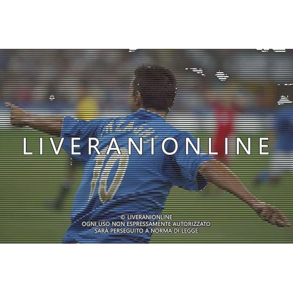 MILANO STADIO MEAZZA DI SAN SIRO 06/09/2003 ITALIA-GALLES QUALIFICAZIONI EURO 2004 NELLA FOTO FILIPPO INZAGHI ESULTANTE* FOTO ALDO LIVERANI