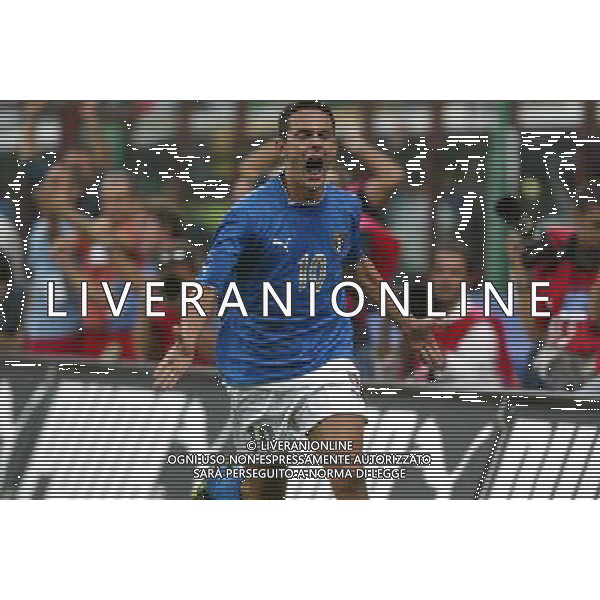 MILANO STADIO MEAZZA DI SAN SIRO 06/09/2003 ITALIA-GALLES QUALIFICAZIONI EURO 2004 NELLA FOTO FILIPPO INZAGHI ESULTANTE* FOTO ALDO LIVERANI