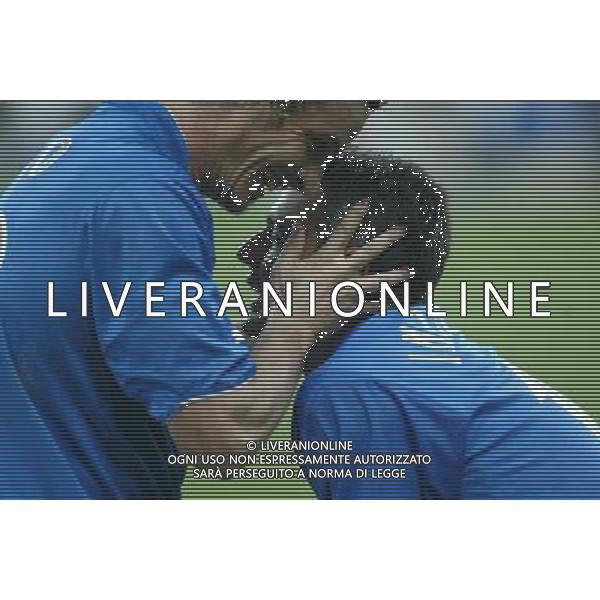 MILANO STADIO MEAZZA DI SAN SIRO 06/09/2003 ITALIA-GALLES QUALIFICAZIONI EURO 2004 NELLA FOTO FILIPPO INZAGHI E ODDO MASSIMO ESULTANTI* FOTO ALDO LIVERANI