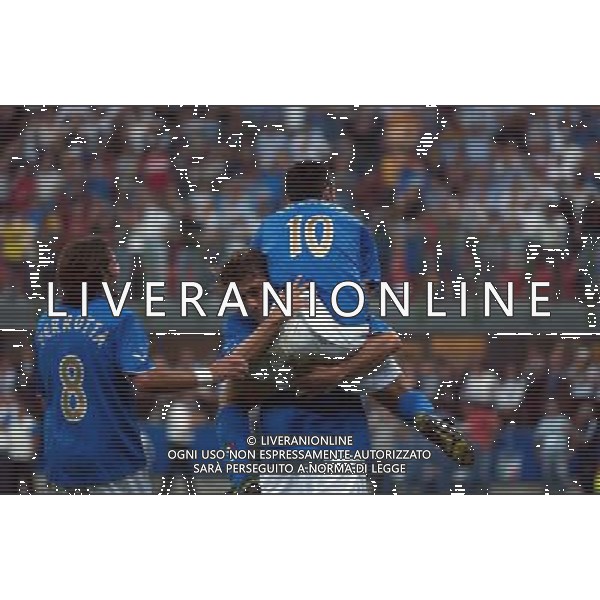 MILANO STADIO MEAZZA DI SAN SIRO 06/09/2003 ITALIA-GALLES QUALIFICAZIONI EURO 2004 NELLA FOTO FILIPPO INZAGHI E VIERI CHRISTIAN ESULTANTI* FOTO ALDO LIVERANI